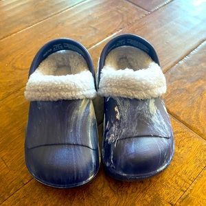 NWOT “crocs” with fleece lining - size 7